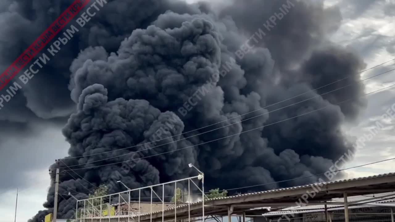 Alrededor de 300 ciudadanos serán evacuados por el incendio en el depósito de petróleo en Feodosia