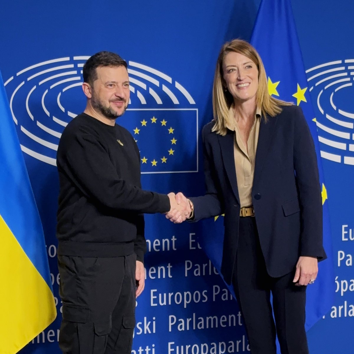 El presidente ucraniano @ZelenskyyUa es recibido por @EP_President y se reunirá con los líderes del grupo @Europarl_EN