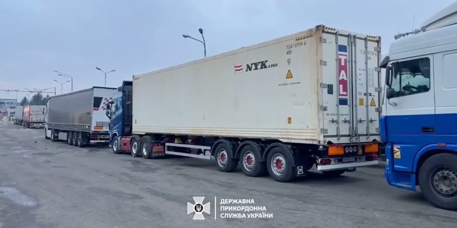 Des agriculteurs polonais manifestent à la frontière entre la Pologne et l'Ukraine