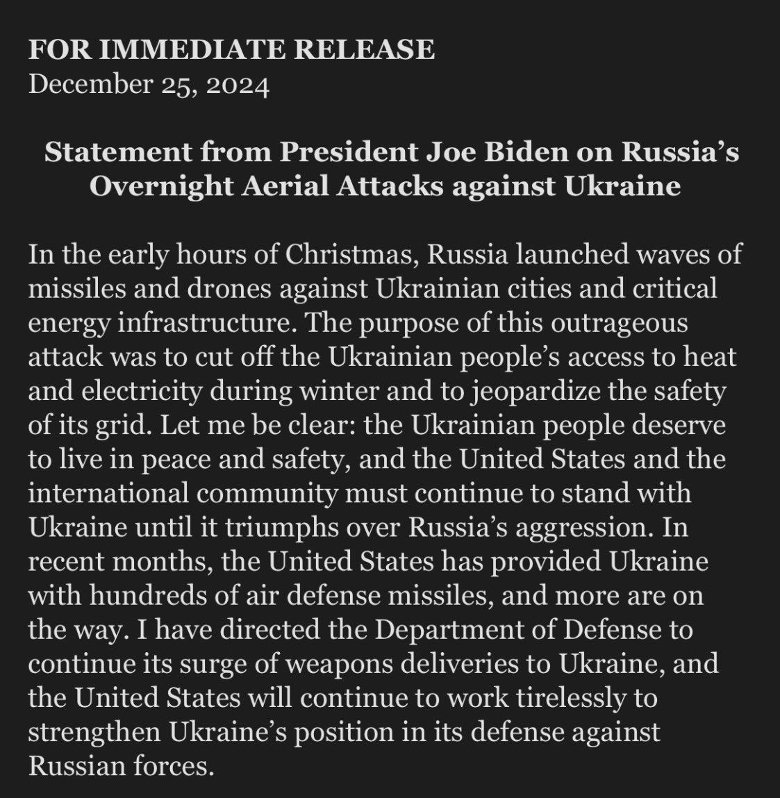 El presidente Biden sobre el ataque nocturno de Rusia contra Ucrania: He ordenado al Departamento de Defensa que continúe con el aumento de los envíos de armas a Ucrania. Una declaración completa