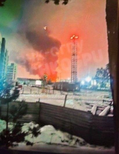 Se informó que una planta química en la ciudad de Seltso, en la región de Briansk, fue blanco de un ataque. Gran incendio en el lugar