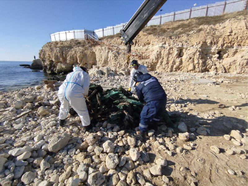 Las autoridades de ocupación de Sebastopol declararon el estado de emergencia a nivel federal debido a la contaminación causada por el naufragio de dos petroleros en el estrecho de Kerch el año pasado