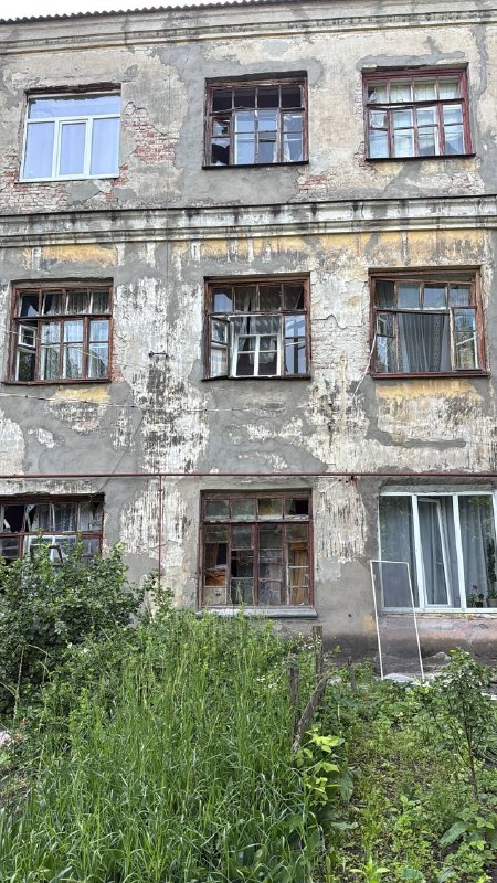 У Конотопі внаслідок удару  балістичною ракетою Іскандер-М/КН-23 пошкоджено 5 багатоповерхівок.