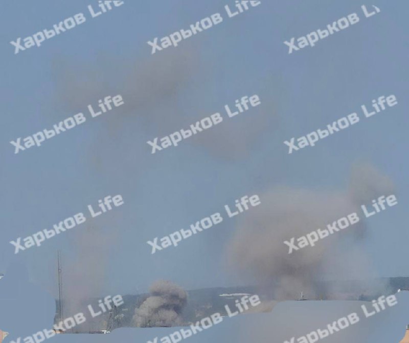 У Харкові здіймається дим після вибухів