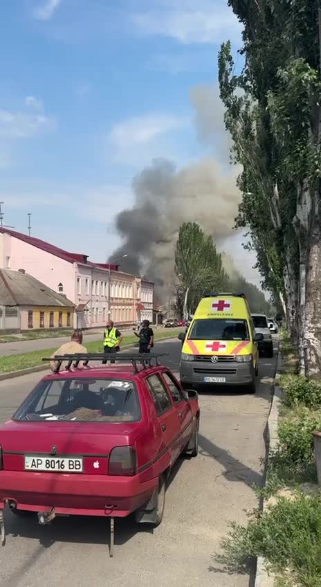 Щонайменше 10 людей отримали поранення у Запоріжжі внаслідок ударів російських безпілотників