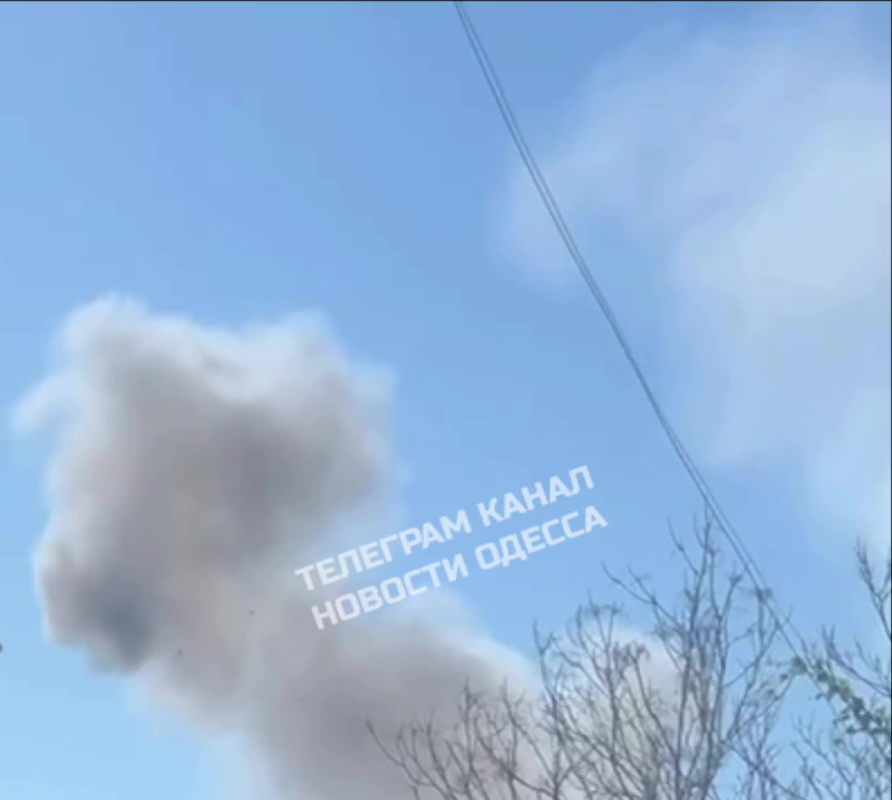 El humo se eleva en Odesa tras los ataques de drones