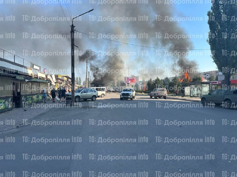 У Добропіллі піднімається дим після російського обстрілу