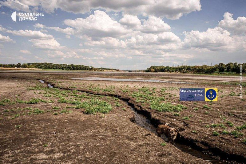 El embalse de Khanzhonkiv, en el territorio ocupado de la región de Donetsk, se quedó sin agua.