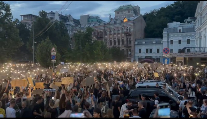 Unas 2.000 personas se reunieron en una manifestación de protesta en Kyiv.
