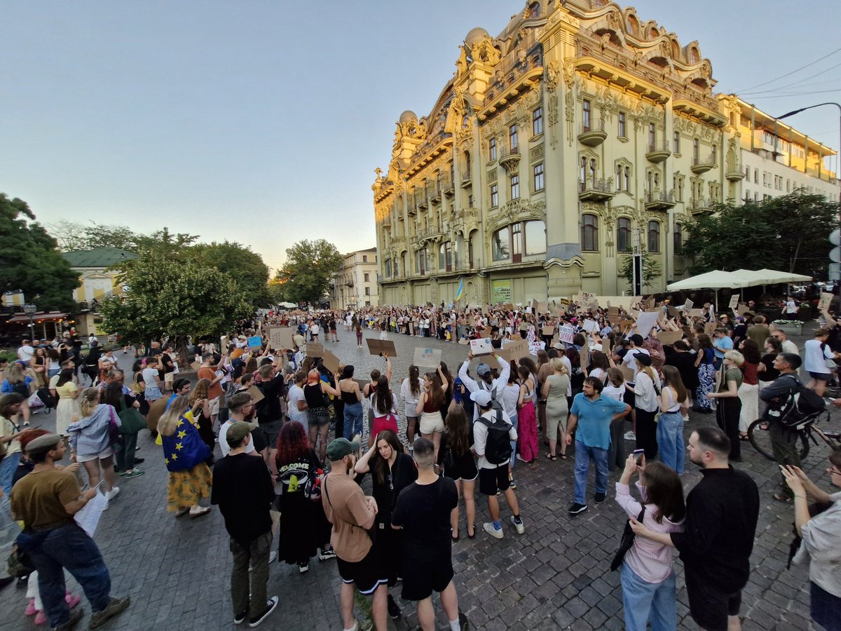 Мирні протести по всій Україні на підтримку антикорупційних інституцій