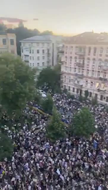 Кілька тисяч протестувальників на мітингу в Києві