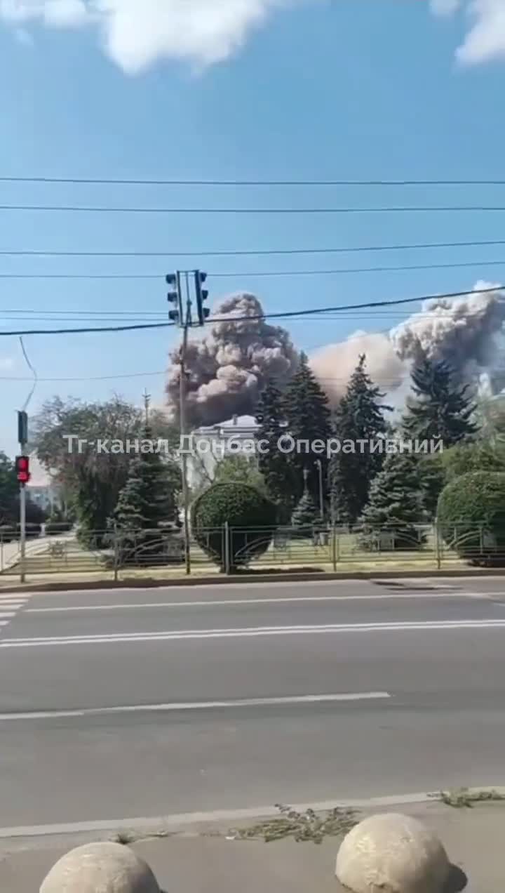 Сообщается, что авиаудар был нанесен по жилому дому в Краматорске
