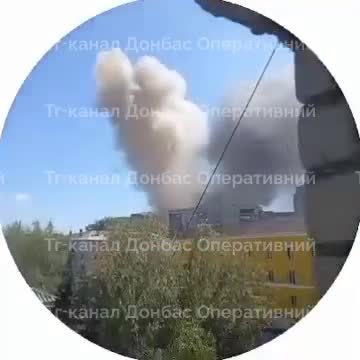 После мощных взрывов в Дружковке поднимается дым