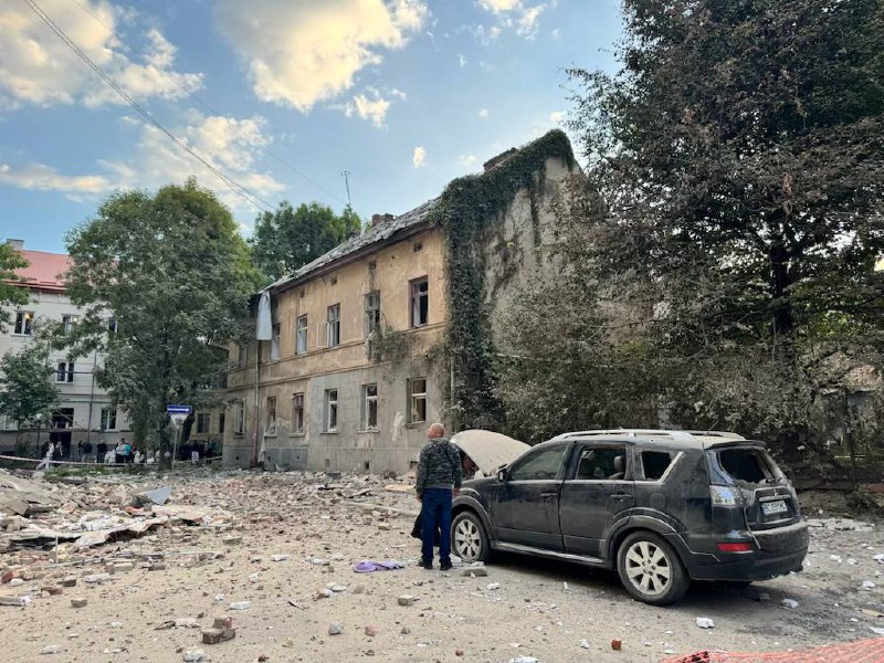 Lviv'de füze ve İHA saldırısında 1 kişi öldü, 2 kişi yaralandı, Mukaçeve'de 12 kişi yaralandı