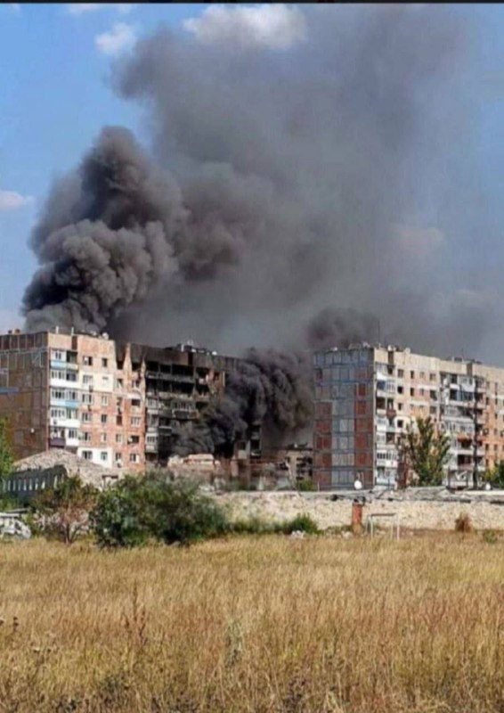 Rusların Mirnohrad'daki bombardımanı sonucu bir konut kısmen yıkıldı