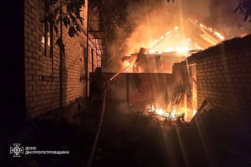 Dnipropetrovsk bölgesinde 3 yerleşim yerinde gece boyunca İHA saldırıları sonucu yangın çıktı