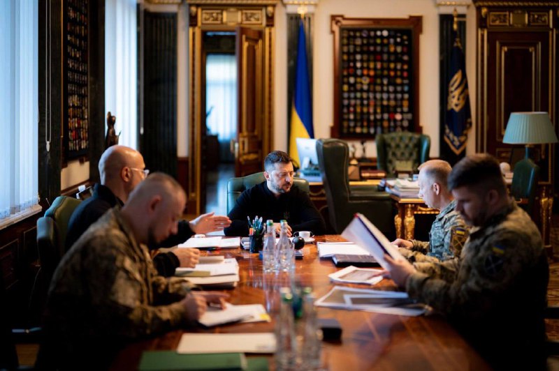 Угорські дрони порушили повітряний простір України, – Зеленський. Попередньо вони могли вести розвідку щодо промислового потенціалу в українських прикордонних районах