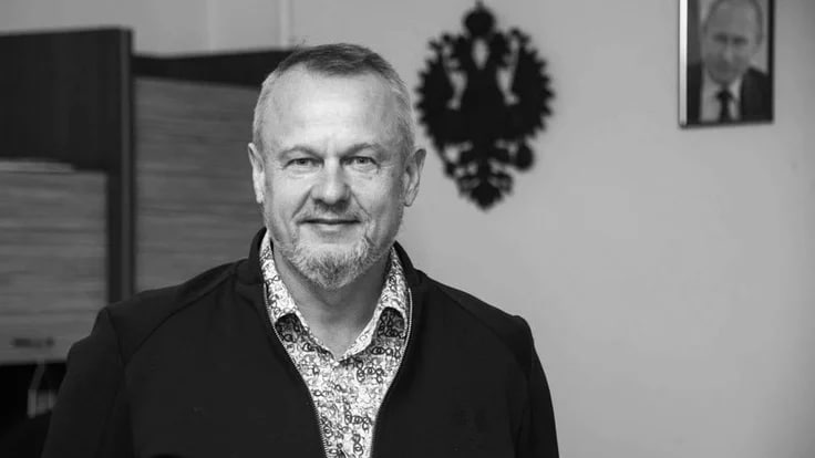 Nova Kakhovka'dan işbirlikçi Volodymyr Leontiev, insansız hava aracı saldırısında aldığı yaralar nedeniyle hastanede hayatını kaybetti