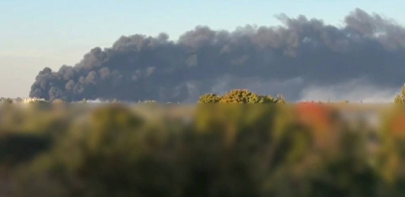 Rauch steigt in Tschernihiw nach Angriff auf die Strominfrastruktur auf