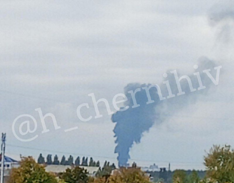 Rauch steigt nach Drohnenangriff in Tschernihiw auf