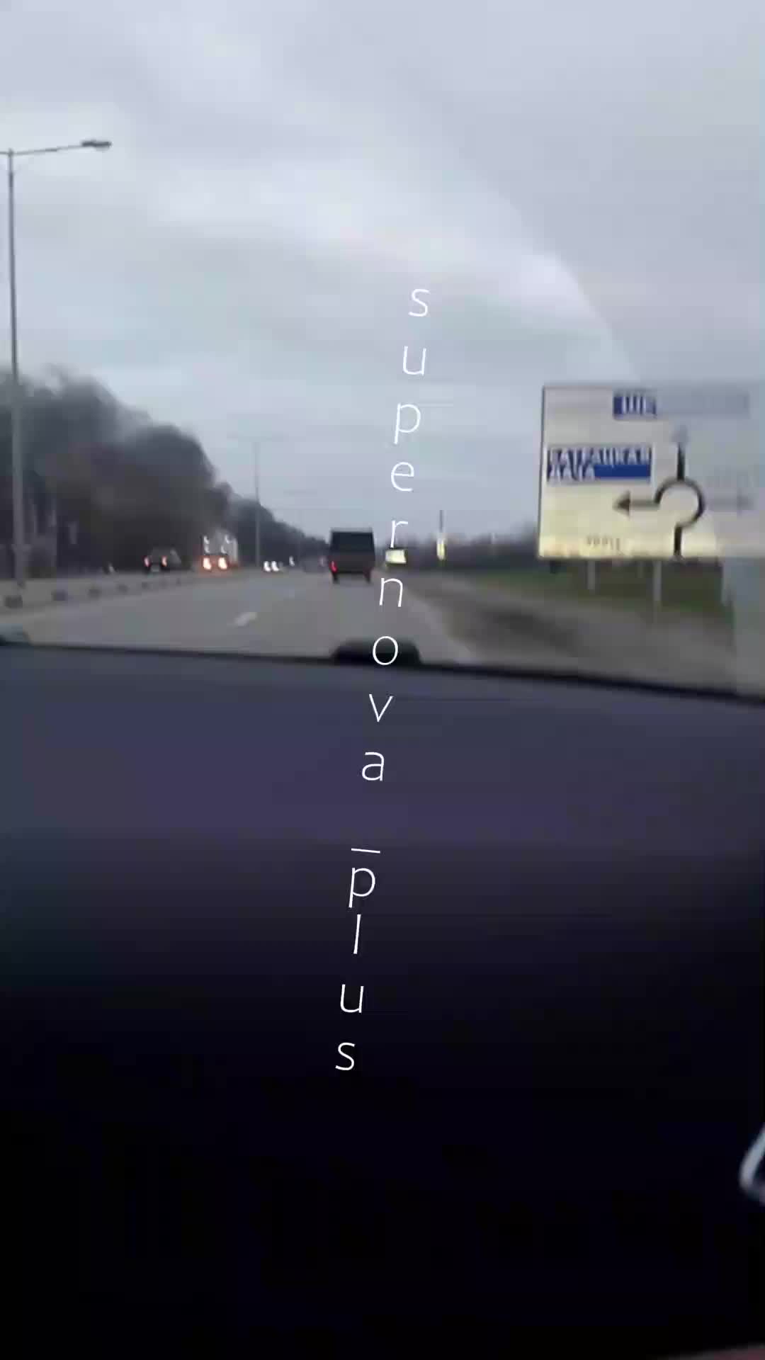 Belgorod bölgesine bağlı Maslova Pristan'daki akaryakıt istasyonunda olası bir drone saldırısı sonrası yangın çıktı