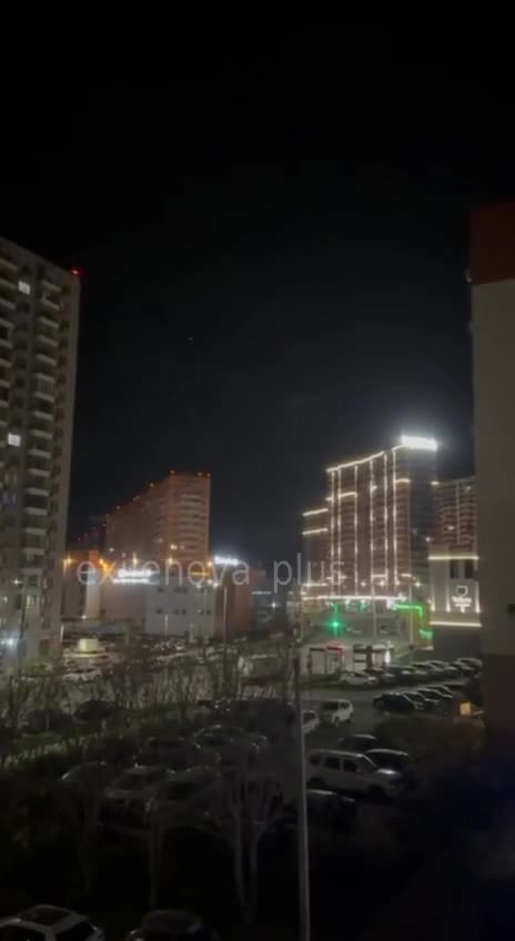 In Noworossijsk wurde ein Wohnhaus durch einen Drohnenangriff beschädigt.