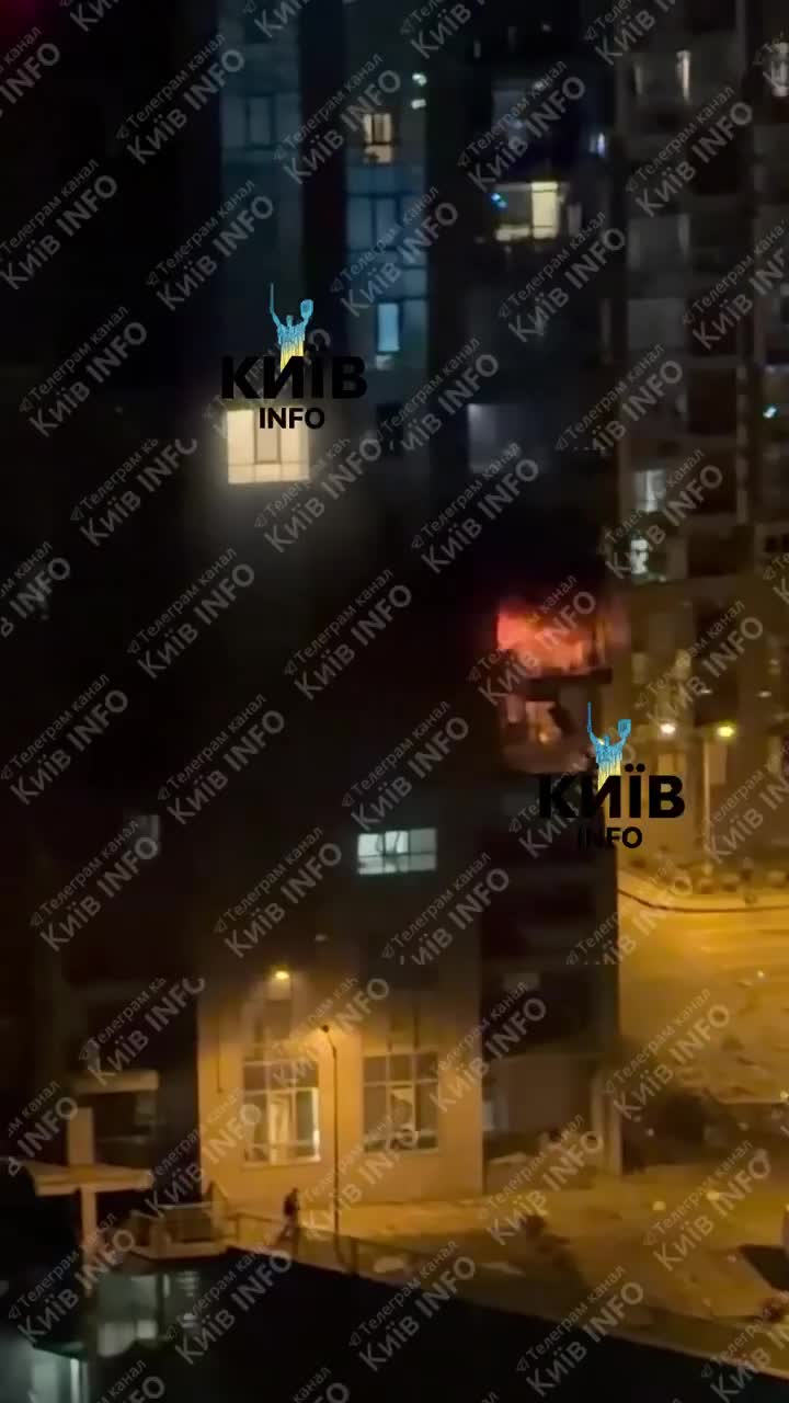 Дрон врізався в житловий будинок у Печерському районі Києва, спричинивши пожежу