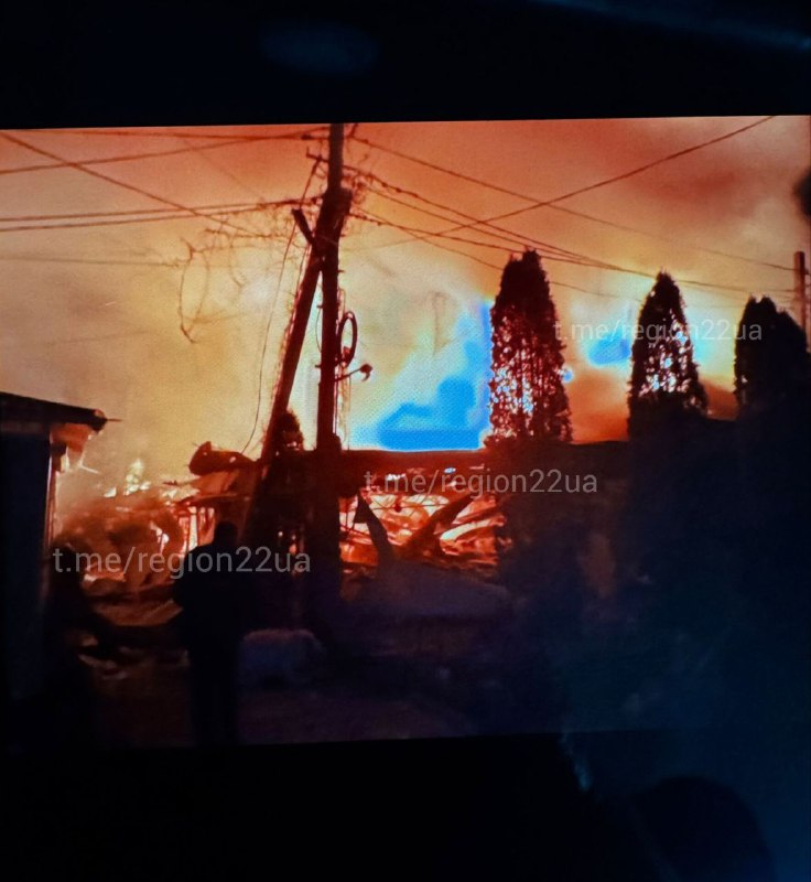 Fire at the hotel and cafe in Khorly at the occupied part of Kherson region, according to some reports a drone strike targeted gathering of occupational officials