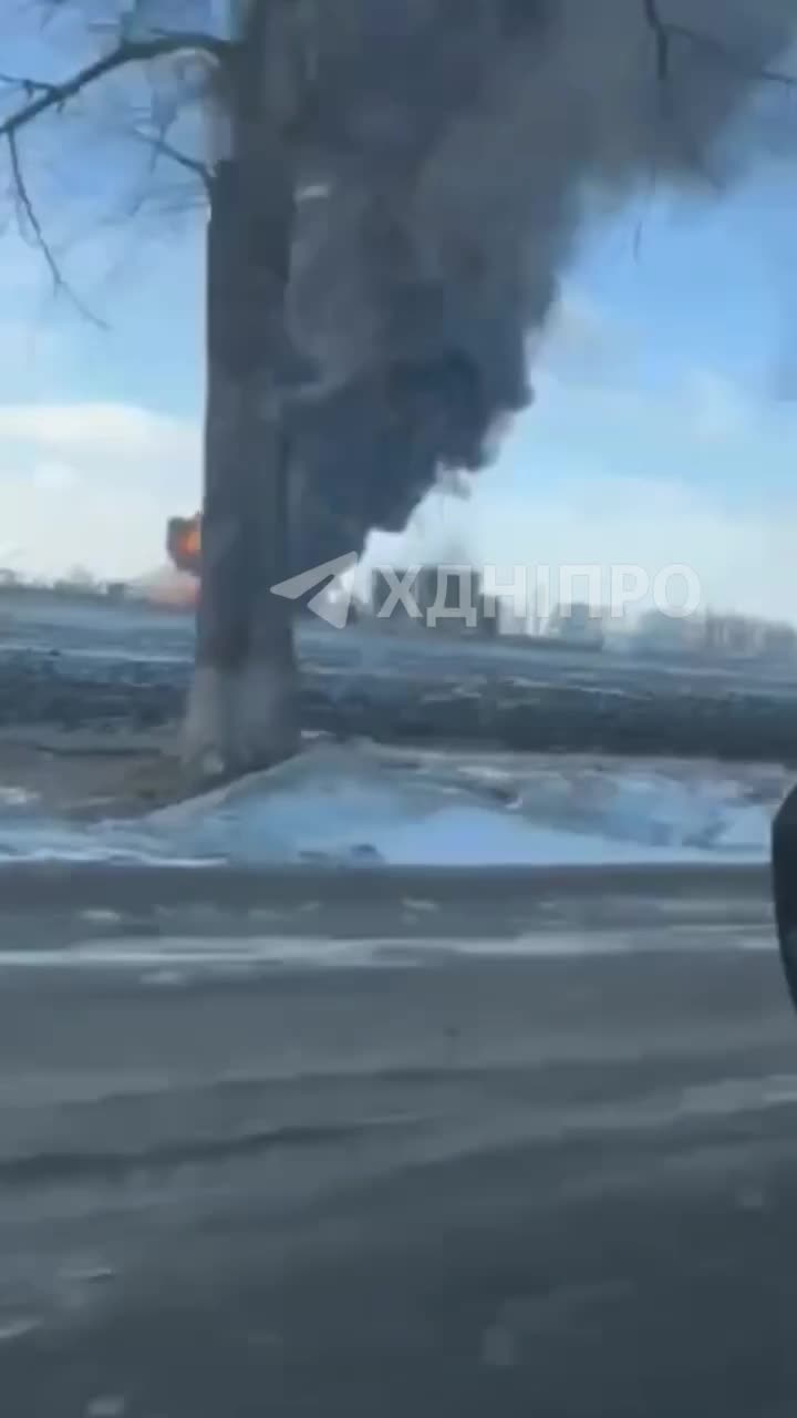 Fire at the oil depot in Hubynykha of Dnipropetrovsk region after the drone strikes