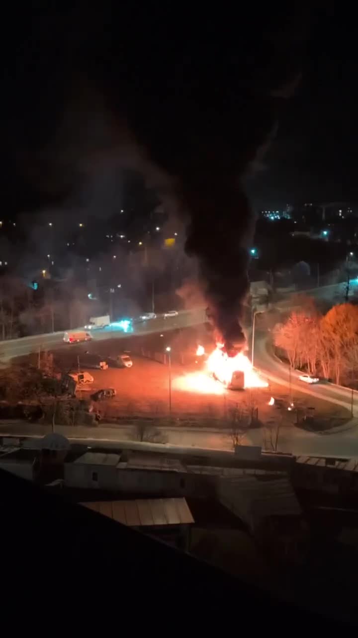 In Lemberg geriet ein Bus in Brand; zuvor war eine Explosion zu hören.