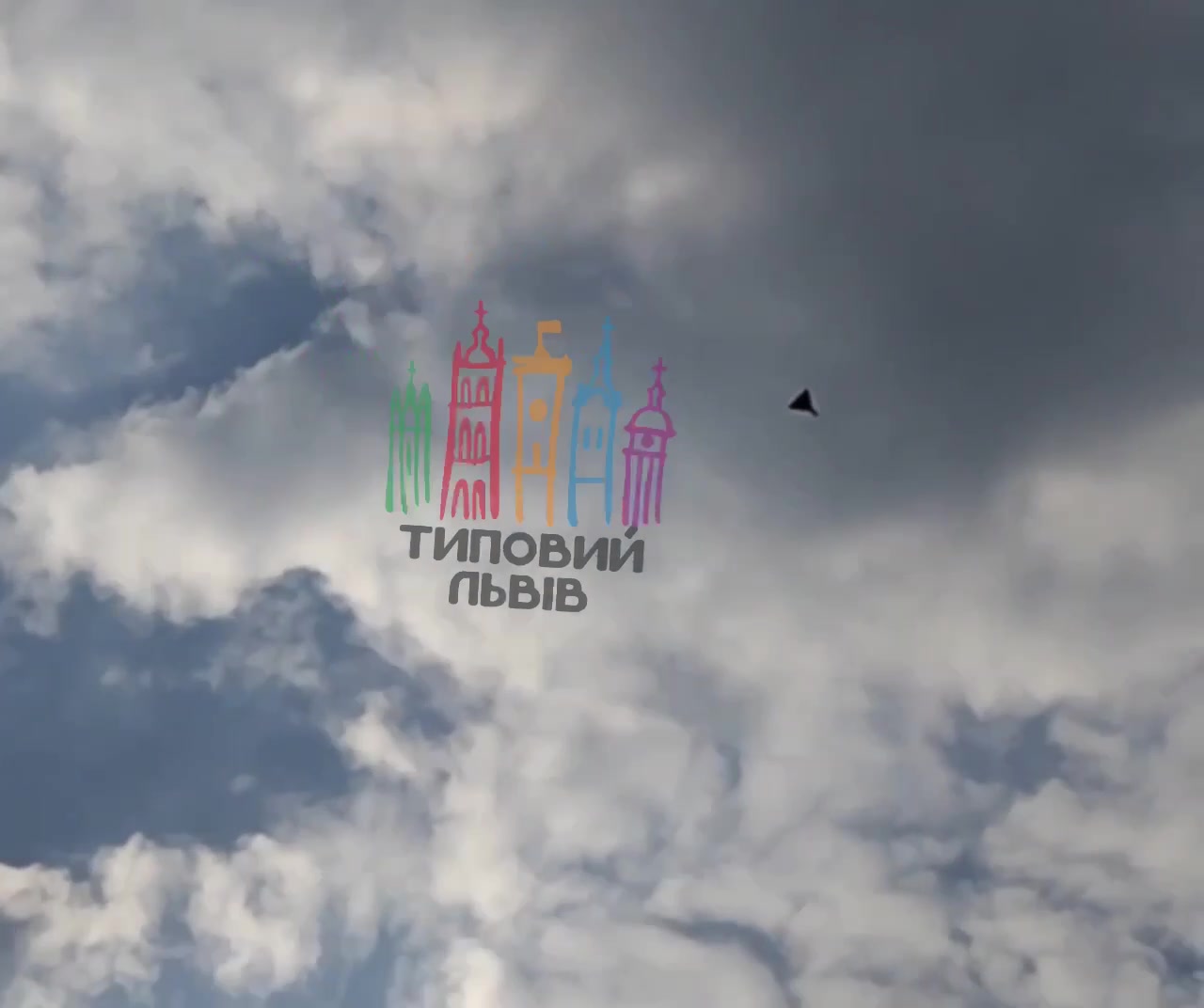 Lviv'de patlamalar olduğu bildirildi. Hava savunması, saldırı dronlarına karşı etkili oldu.