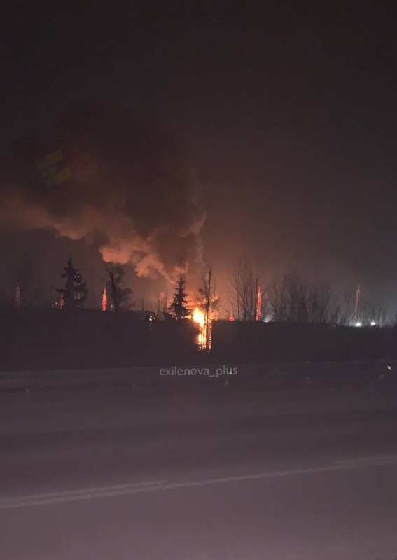 Ust-Luga limanında bu gece yeni insansız hava aracı saldırılarının ardından yangın çıktı.