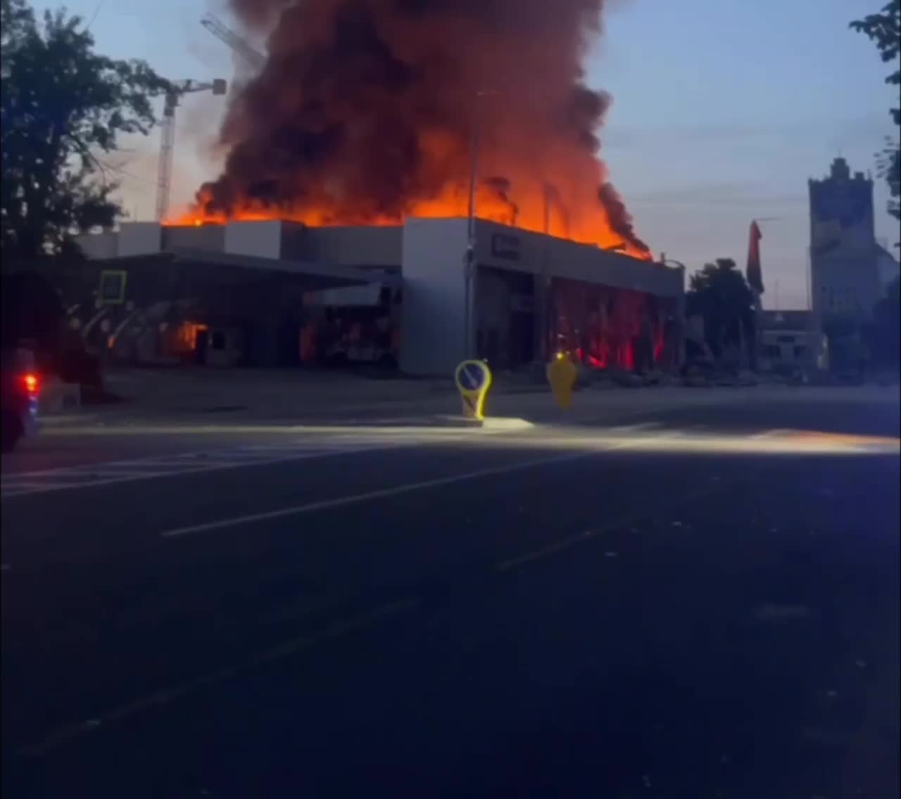 Showroom of Chinese EVs Zeekr was completely destroyed in a massive Russian attack on Kyiv