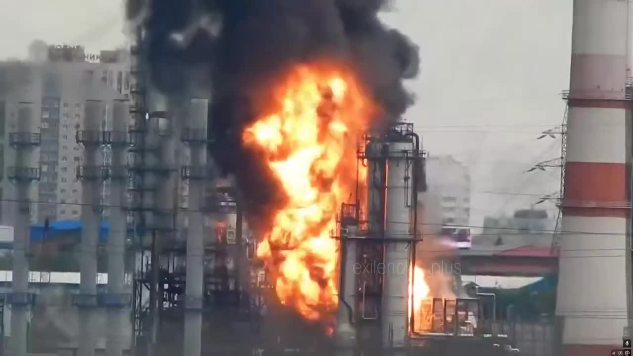 Fire at the oil refinery in Kapotnya of Moscow region