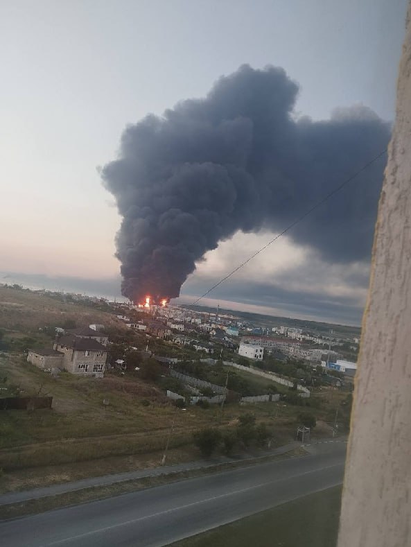 Fires at the port in Kerch after overnight explosions