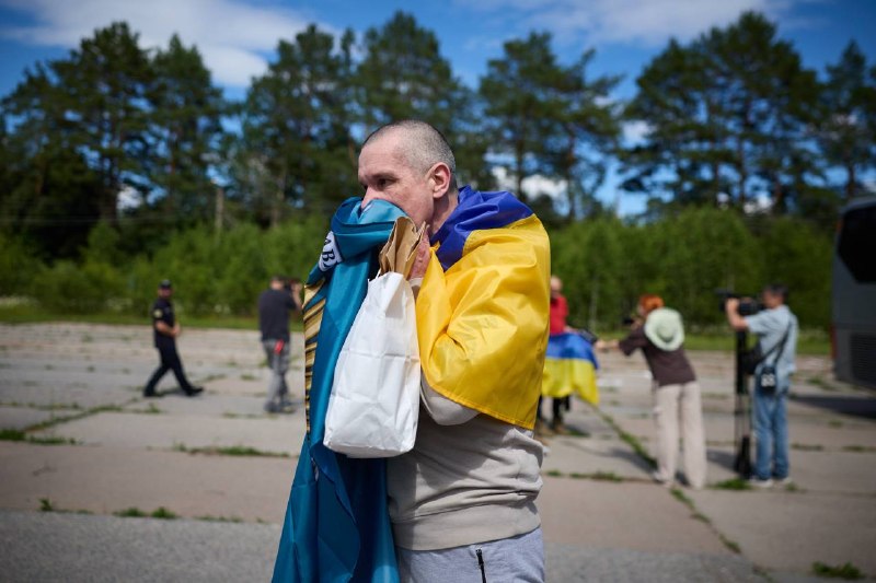 160 Ukrainian servicemen have been freed from the Russian captivity in a new POWs swap
