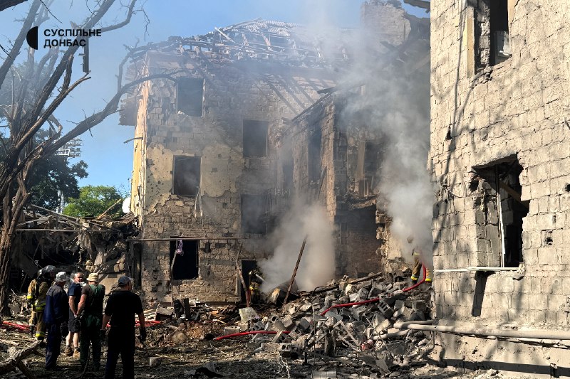 3 people wounded as result of Russian airstrike with glide bombs in Kramatorsk