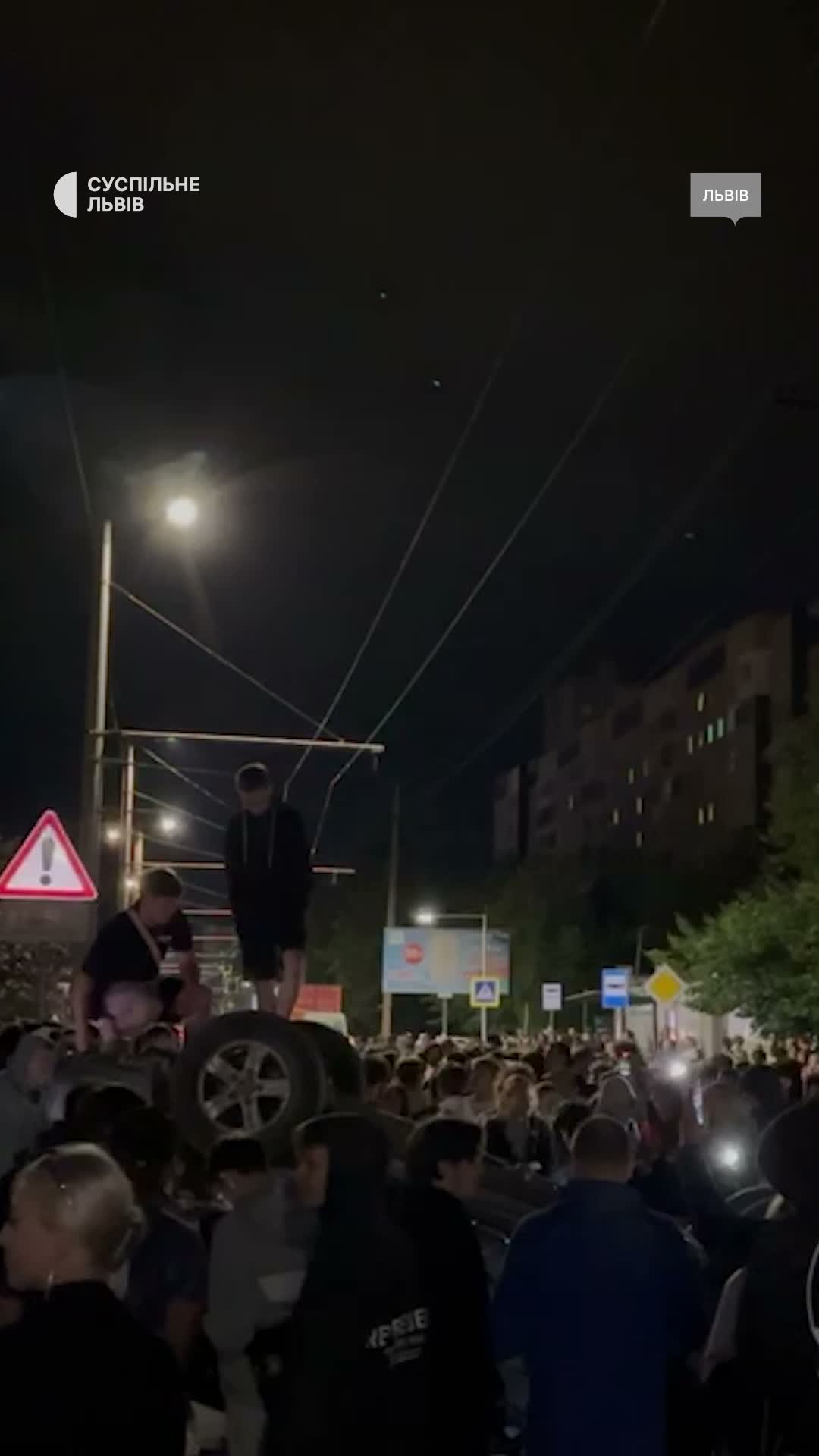 Tensions at protest in Lviv after military and police attempt to detain alleged draft dodger