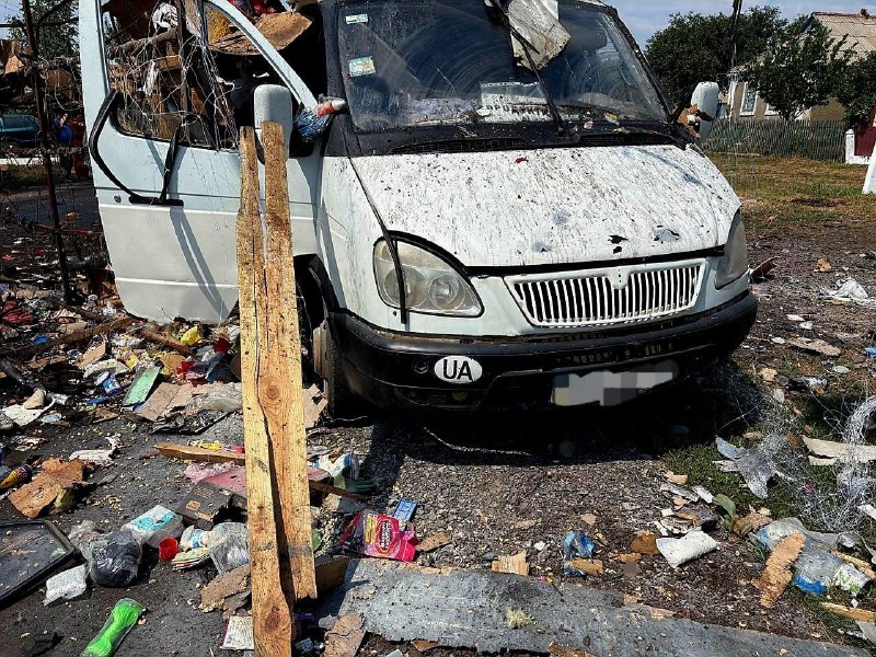 At least 2 people killed and 7 injured in today's shelling of Donetsk region. In Znamenivka, Oleksandrivska community, Russians fired on a civilian car - 2 people killed, 4 more injured. 3 more people injured in Druzhkivka