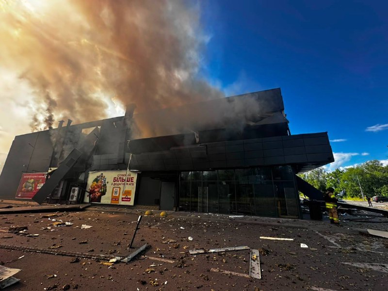 2 people killed, 3 wounded as result of drone strike at the grocery store in Chernihiv