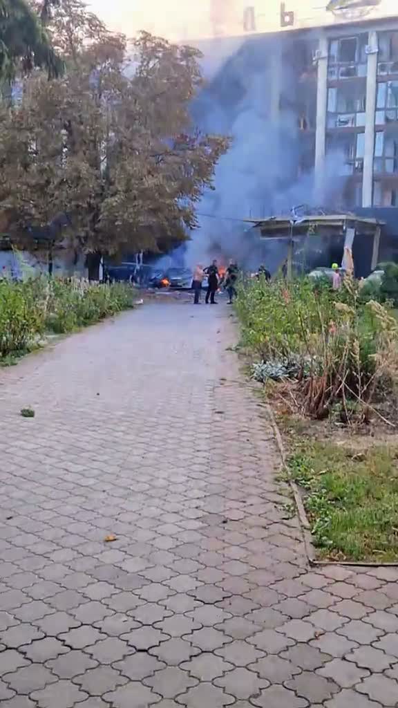 Al menos 5 heridos tras ataques rusos en Chornomorsk.