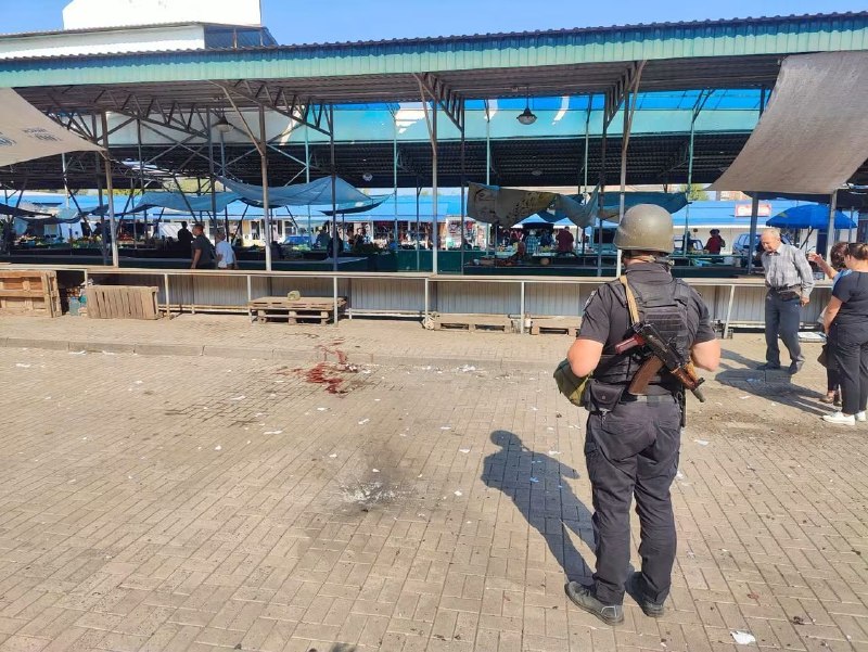 Tres heridos tras ataque con dron en el mercado central de Sloviansk.