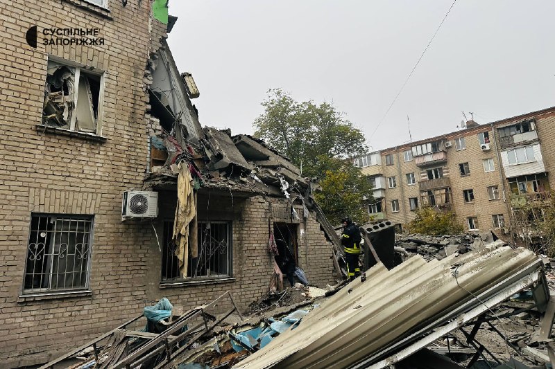 7 morts, dont 3 enfants, suite à une frappe aérienne russe avec bombe de frappe à Zaporizchia.
